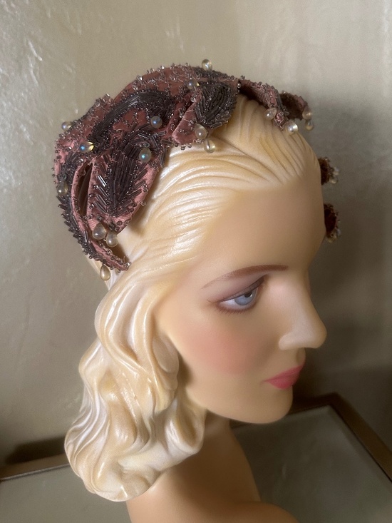 INTRICATELY BEADED 1950s\' ASYMMETRICAL COCKTAIL HAT main image 11